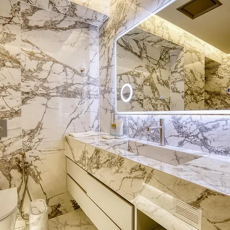 The Canopy Loft, A Curated 5-star Experience Apartment