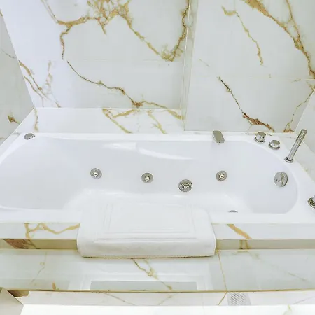 The Canopy Loft, A Curated 5-star Experience Atény